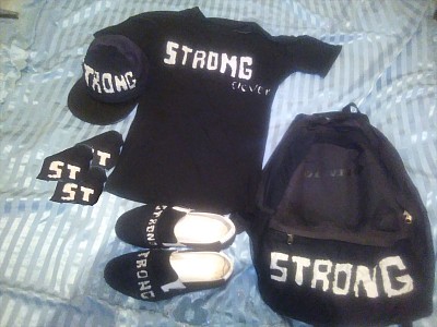 Roupas de marca Strong